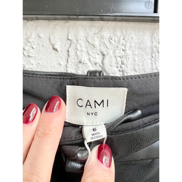 NWT Cami NYC Pleated Front Rabia Vegan Leather Short Black Women's Size 6 - Picture 6 of 7